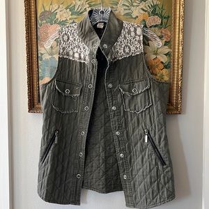 Gimmicks by BKE Quilted Vest. EUC. Size S